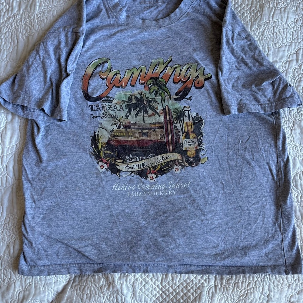 Aoklok Gray T-Shirt with Colorful Camping Graphic Size Medium